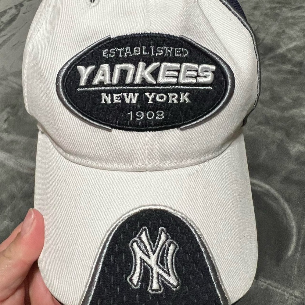 Yankees hat - Picture 3 of 7